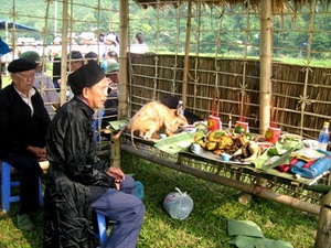 Phong tục đón Tết của dân tộc Tày Đà Bắc ảnh 1