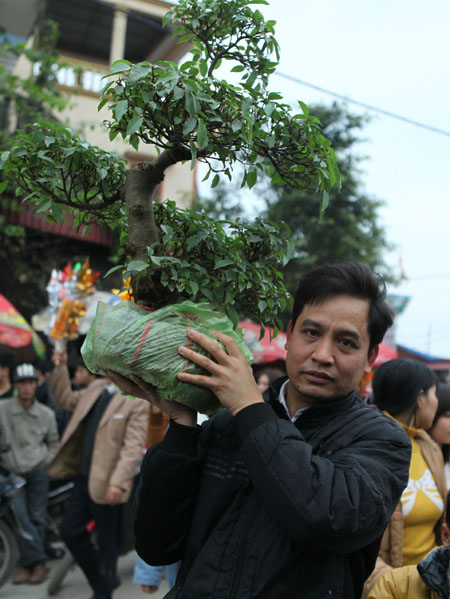 Chen chân “mua may” ở chợ Viềng ảnh 1