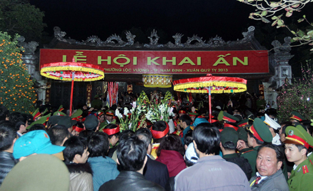 Hàng vạn người dự Lễ hội Khai Ấn đền Trần ảnh 1