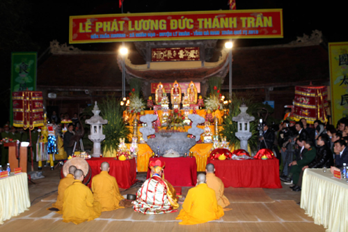 Lễ phát lương Đức thánh Trần ảnh 1