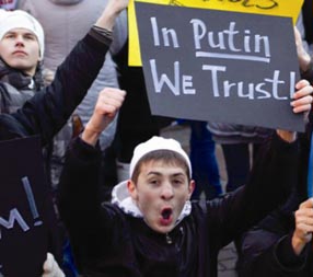 Ông Putin được tín nhiệm cao sau một năm đắc cử ảnh 1