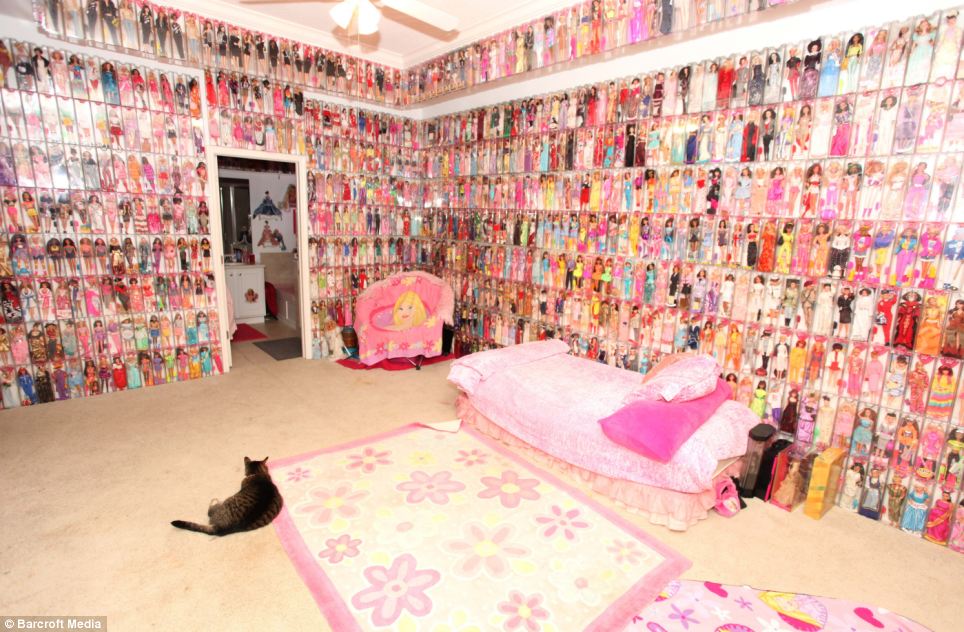 Người đàn ông sưu tập hơn 2.000 búp bê Barbie ảnh 5