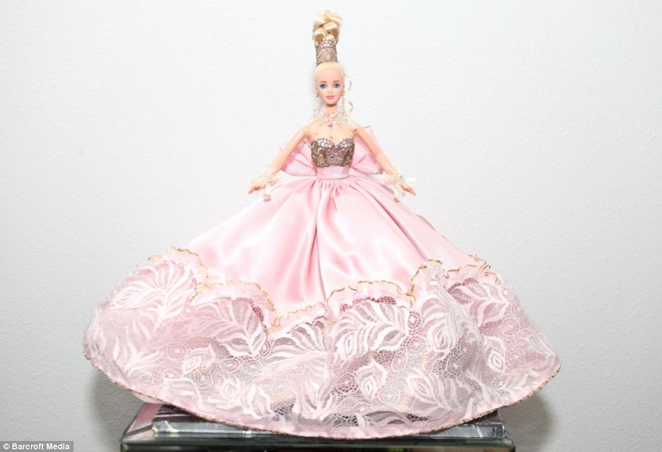 Người đàn ông sưu tập hơn 2.000 búp bê Barbie ảnh 7