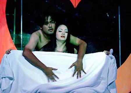 “Cảnh nóng” phản cảm trên sân khấu kịch ảnh 2