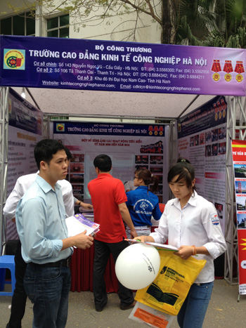 Khối ngành kinh tế vẫn “nóng” ảnh 1