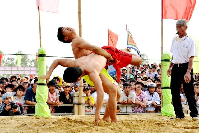 Huế đưa môn vật vào trường học