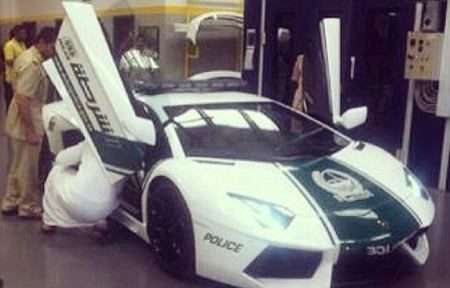Cảnh sát Dubai ‘cưỡi’ Lamborghini săn tội phạm ảnh 5