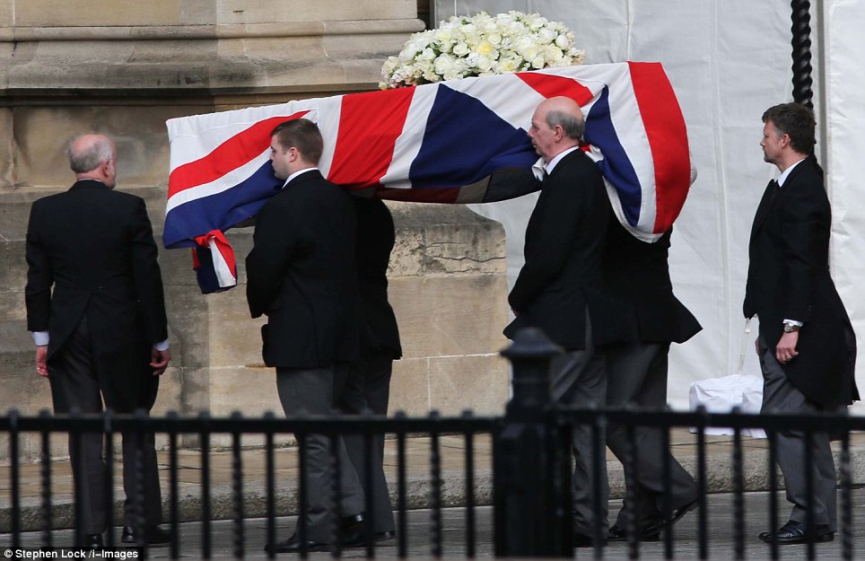 Tiêu điểm - Hình ảnh trước giờ cử hành tang lễ bà Thatcher (Hình 3).
