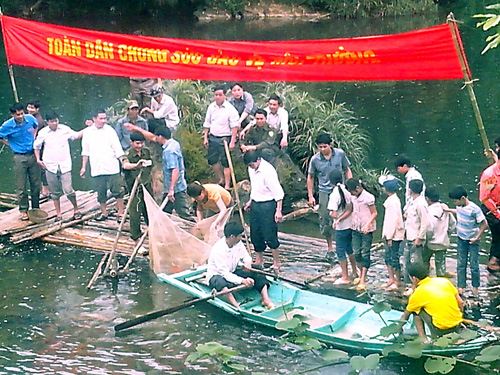 Thả cá xuống suối - chuyện “lạ” ở xã vùng cao ảnh 1