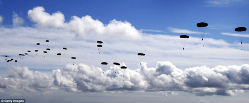 Lính Anh, Pháp nhảy dù rợp trời như trong D-Day ảnh 4