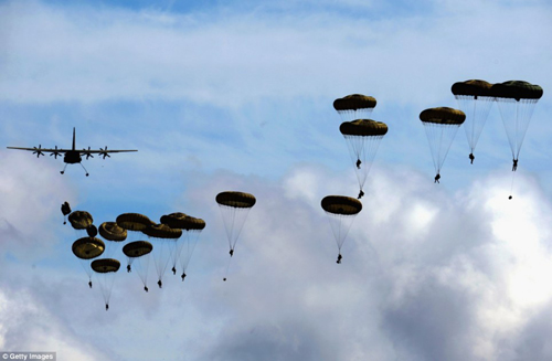 Lính Anh, Pháp nhảy dù rợp trời như trong D-Day ảnh 5