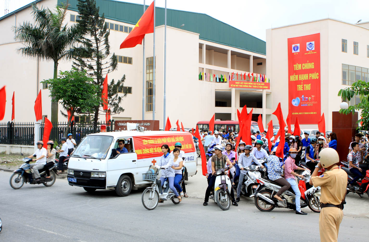 Mít tinh hưởng ứng “Tuần lễ tiêm chủng” 2013 ảnh 1