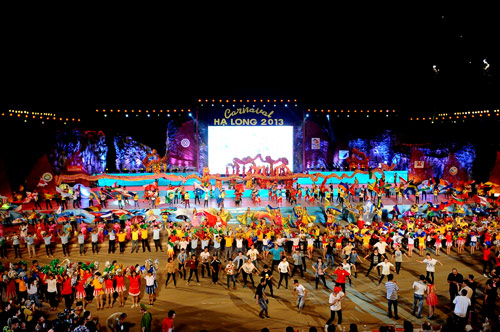 Lộng lẫy đêm Carnaval Hạ Long ảnh 1