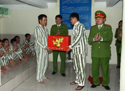 Thêm 97 phạm nhân được giảm án, tha tù trước thời hạn ảnh 1