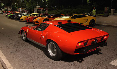 Lamborghini diễu hành rầm rộ nhân sinh nhật thứ 50 ảnh 1