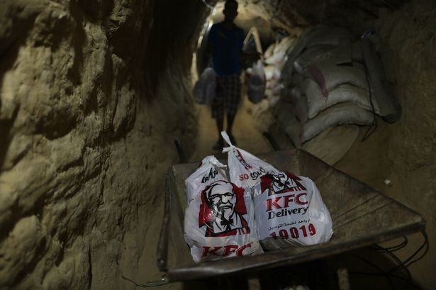 Buôn lậu gà KFC từ Ai Cập vào Gaza ảnh 1
