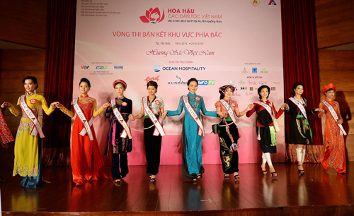 Khi người đẹp hát, múa và “khoe” về dân tộc mình