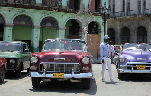 Hoài cổ với những chiếc xe màu sắc tại Cuba ảnh 2