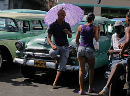Hoài cổ với những chiếc xe màu sắc tại Cuba ảnh 4