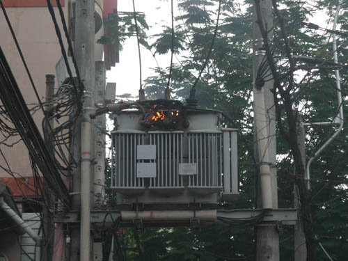 Cháu bé bị điện giật tại trạm hạ thế 35 KW dần bình phục ảnh 1
