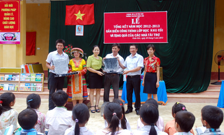 Con em đồng bào Bản Cỏi đã có trường học mới ảnh 3