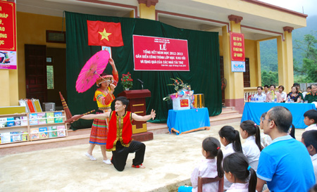 Con em đồng bào Bản Cỏi đã có trường học mới ảnh 1