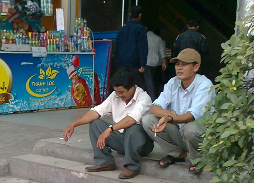 Bao giờ xử phạt được người hút thuốc lá? ảnh 1