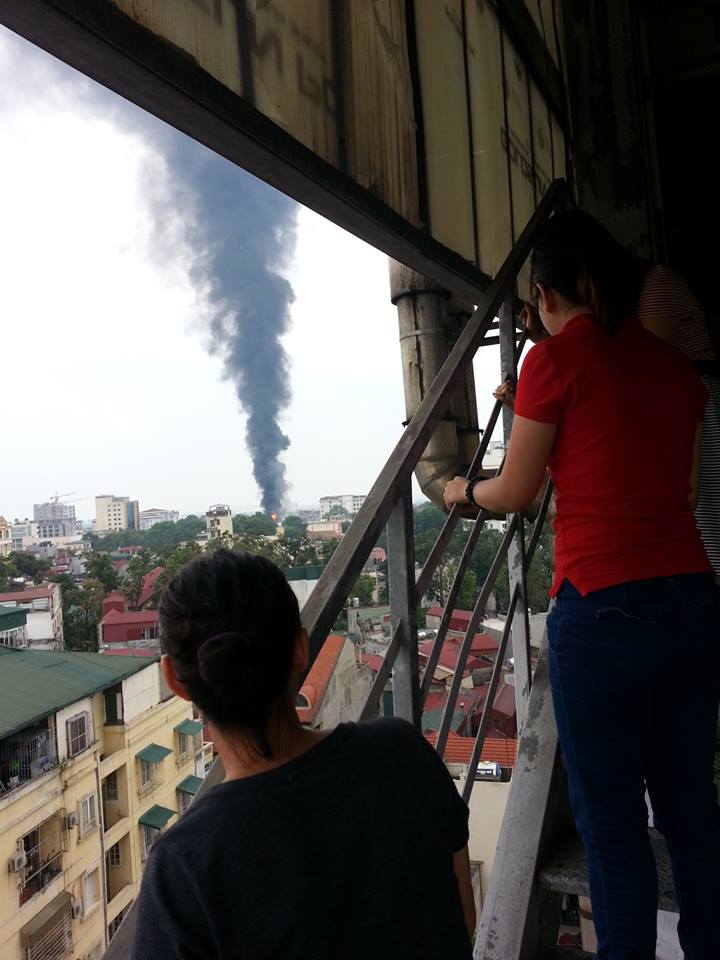 Nổ xe bồn chở xăng, cháy hai ngôi nhà ở Hà Nội ảnh 2