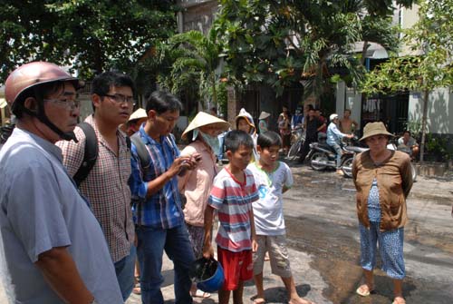 Cháy nhà, mẹ ôm con lao qua biển lửa ảnh 6