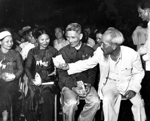 Chủ tịch Hồ Chí Minh: Thi đua và thi đua yêu nước ảnh 1