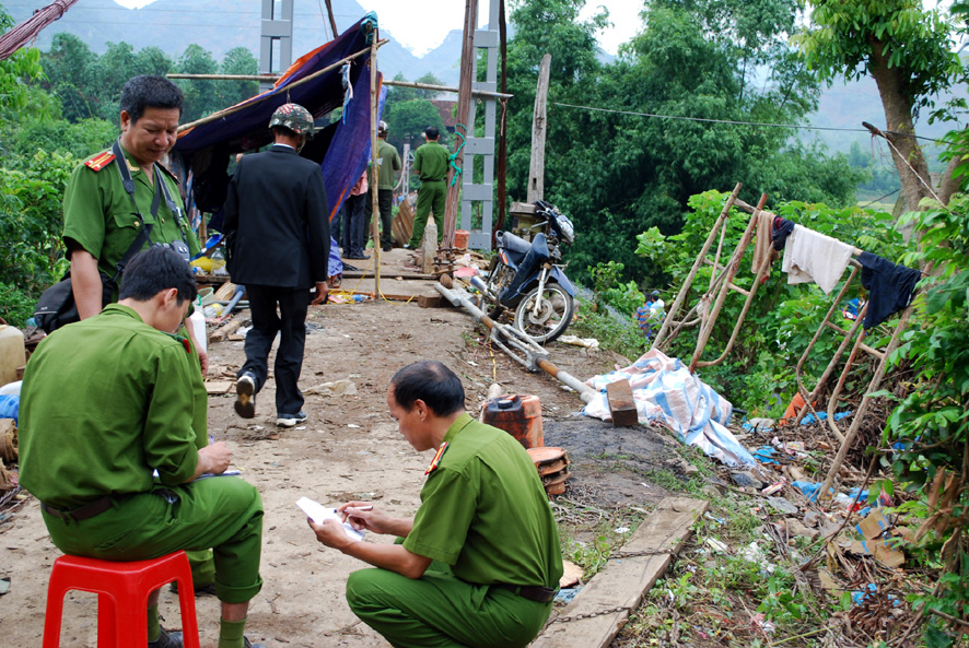 Đứt cầu treo tại Sơn La, người và xe lộn nhào xuống suối ảnh 4