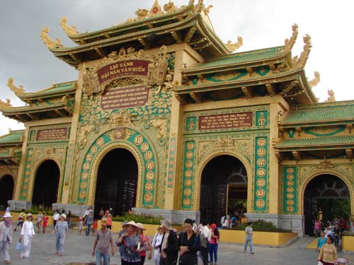 Đền thờ dát vàng Đại Nam mở cửa miễn phí ảnh 3