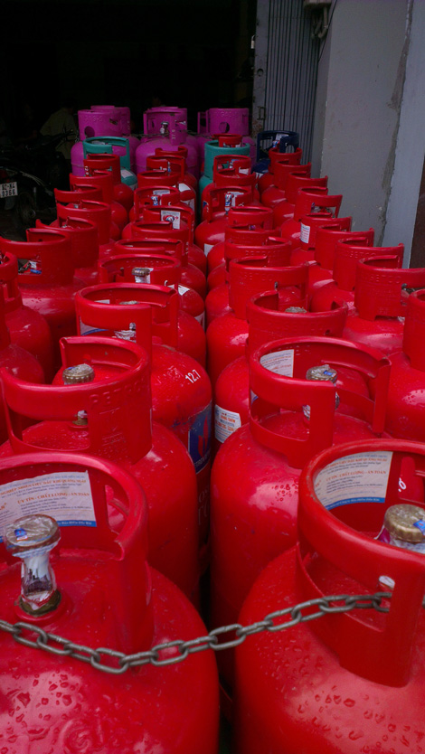 Vỏ bình gas bị mài - 'bom nổ chậm' trong dân ảnh 1