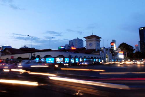 Nhộn nhịp chợ đêm Bến Thành ảnh 1