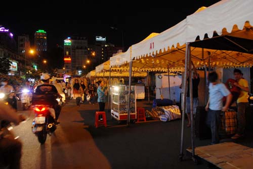 Nhộn nhịp chợ đêm Bến Thành ảnh 3