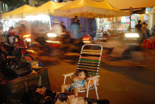 Nhộn nhịp chợ đêm Bến Thành ảnh 4