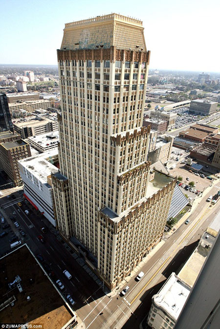 Những cao ốc chọc trời bỏ hoang ảnh 2