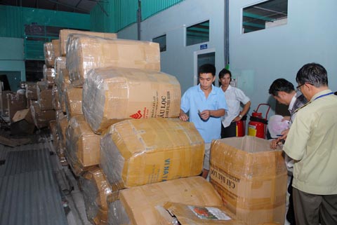 Phát hiện công ty sản xuất mũ bảo hiểm giả quy mô lớn ảnh 1