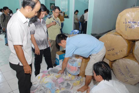 Phát hiện công ty sản xuất mũ bảo hiểm giả quy mô lớn ảnh 2