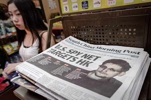 Snowden “đánh tiếng” xin tị nạn ở Aixơlen ảnh 1