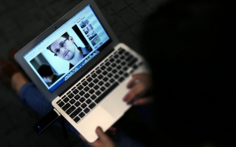 Snowden 'tố' Mỹ đọc trộm hàng triệu tin nhắn của Trung Quốc ảnh 1