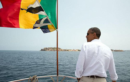 Gia đình Obama thăm chứng tích buôn bán nô lệ ảnh 1