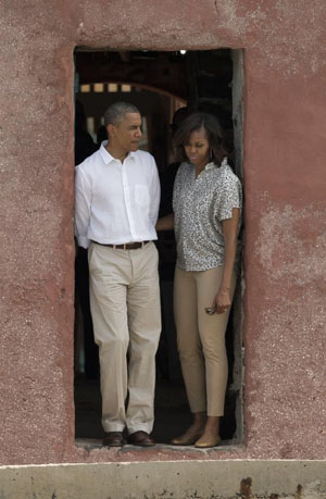 Gia đình Obama thăm chứng tích buôn bán nô lệ ảnh 3