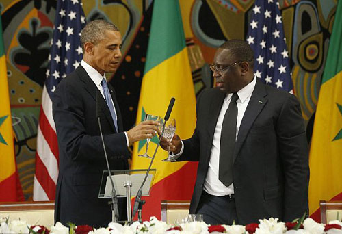 Gia đình Obama thăm chứng tích buôn bán nô lệ ảnh 10