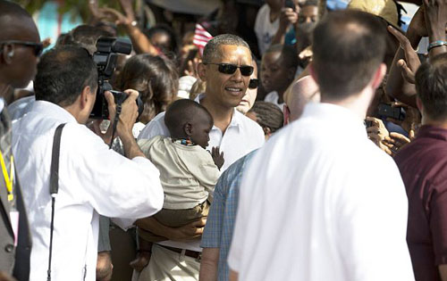 Gia đình Obama thăm chứng tích buôn bán nô lệ ảnh 12