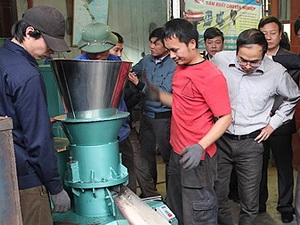 Tự chế tạo thành công máy xử lý rác thải ảnh 1
