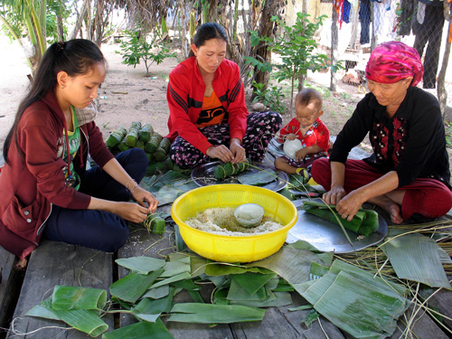 Đồng bào Chăm vui Tết Ramưwan ảnh 2