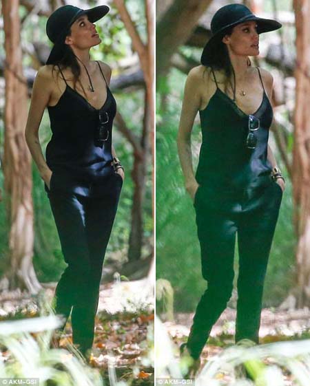 Angelina Jolie vẫn tự tin ‘khoe’ ngực ảnh 4