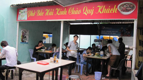 Chuyện lập nghiệp của ông chủ “sứt răng” bán phở ảnh 2