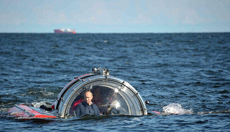 Putin lặn biển xem tàu chiến đắm ảnh 1